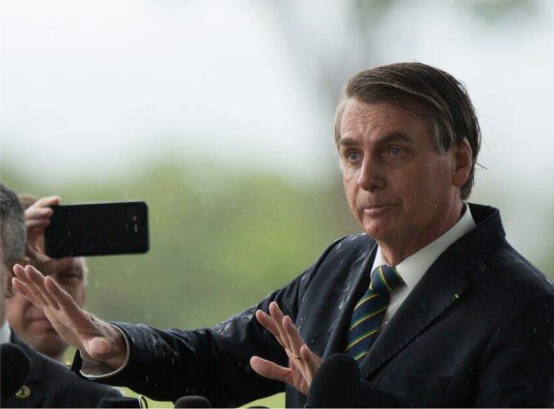 Bolsonaro quer que postos mostrem preço da gasolina na refinaria